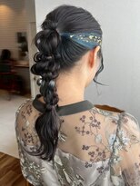 アモレット(amoretto)&nbsp;ヘアセット お呼ばれヘア 結婚式 20代　編み下ろし 成人式
