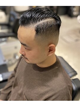 フランクスバーバー アンド ビアークラブ(FRANK'S BARBER and BEER CLUB) サイドグラデーションスキンフェードカットスリックバック