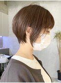 丸みショートボブ アッシュベージュ 前髪あり イルミナカラー