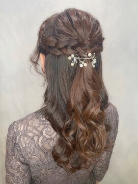 リコラックスビー(LICO LUXBE) 華やかなハーフアップスタイル