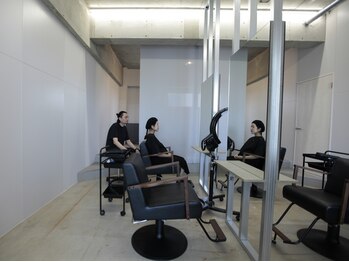 ヒューズ(FUSE)の写真/大手有名サロンで経験を積んだベテランスタイリスト2名在籍◎あなただけのスタイルを一緒に見つけましょう!