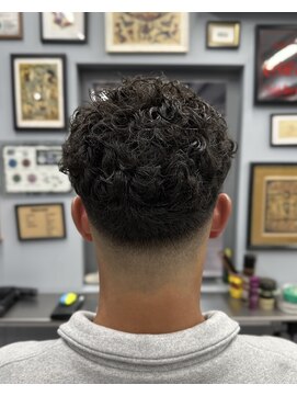 アイコン ブルー メンズ(I-CON #blue MEN'S) ワンカールパーマ×スキンフェード【池袋フェード】