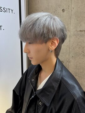 アルム オモテサンドウ(ALLM omotesando) ブリーチ2回で作るシルバーアッシュカラー メンズカラー 表参道