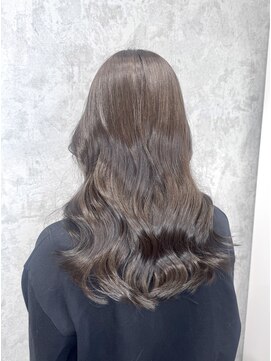 透け感オリーブベージュカラー