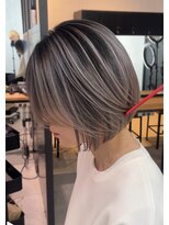 サロウィン 下北沢(SALOWIN) ホワイトシルバーのシャドールーツ