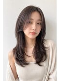 抜け感のある扱いやすいセミロングストレート