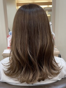 アルターリール(aL ter Rire) 柔らかベージュカラー/イルミナカラー/澤瑞絵