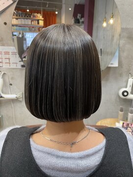 コージー(Kozy) ハイライトカラー/コントラストカラー/グレージュ/ミニボブ