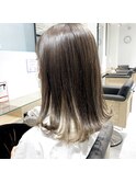 外ハネ×インナーカラー