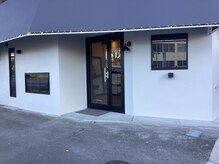 ヒュッゲ(Hugge)の雰囲気（宇部商工会議場の正面玄関の道路を挟んで斜め前にあります。）