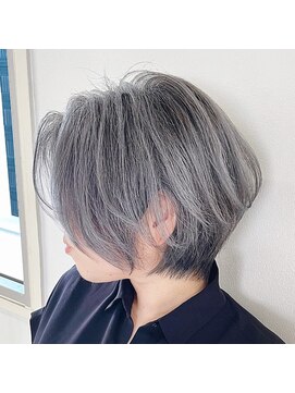 アイズ(I's) 白髪ぼかし×ハイトーン×グレー×ブリーチ