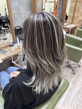 ジゼル(gisele) ブリーチカラーハイライトバレイヤージュシャドールーツ白髪