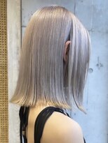 サンクマーケット 渋谷(cinq MARKET)&nbsp;渋谷ブリーチカラータッセルボブ顔周りレイヤー切りっぱなしボブ