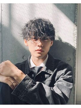ワンズ リー 下北沢店(ONE's ly) センターパート波巻きパーマニュアンスパーマ