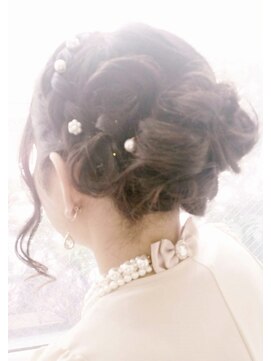 美容室 カーム(CALM) フワフワカールにパールをあしらって