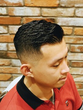 ヒロギンザバーバーショップ 丸の内店(HIRO GINZA BARBER SHOP) サイドパート×アイロンパーマ【東京/丸の内/大手町】