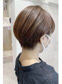 小顔カットクールショートグレーベージュショートヘア黒髪