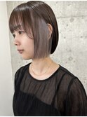 ぱっつん前髪の切りっぱなしボブ×インナーカラーシルバー表参道