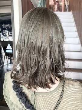 アヴァンス 天王寺店(AVANCE.) オリーブグレージュ×透明感