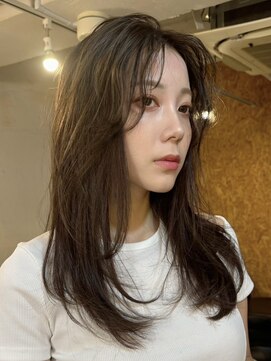 ファルベ(Farbe) ホワイトグレージュ/ミニウルフ/デジタルパーマチェリーブラウン