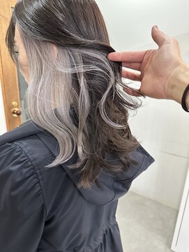 サクラ オモテサンドウ(SAKURA) 仕事や学校で隠せるバレないインナーカラーグレー