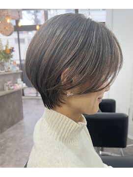 ゲイン(Gain) ショートカット白髪ぼかしダブルカラーハイライトレイヤーカット