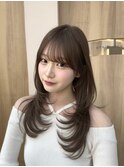 前髪ありミディアムレイヤーカット顔まわり透明感カラーベージュ