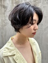 ロッソサンテ(rosso sante) ニュアンスパーマと知性が滲む、抜け感ショート