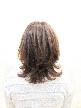 大人かわいい 無造作パーマ くびれ ウルフレイヤー 30代40代50代 L077 クオリス 上福岡店 Qualis のヘアカタログ ホットペッパービューティー