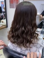 アメリ バイ アピッシュ(Amelie by apish)&nbsp;コテ巻き風パーマ　少ししっかり目　新デジタルパーマ