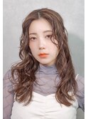 外ハネ前髪なしセンターパートレイヤーくびれセミロング