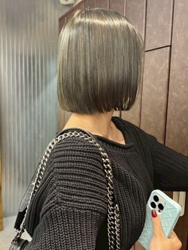 オリーブ強めカラー×ボブカット