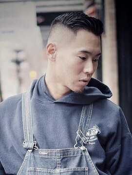 ザ チョップ ショップ ハラジュク(THE CHOP SHOP HARAJUKU) サイドパート + スキンフェード