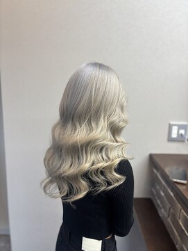 エミーバイモアムー(Emmie byMoremuu) 【あいり】ホワイトシルバー