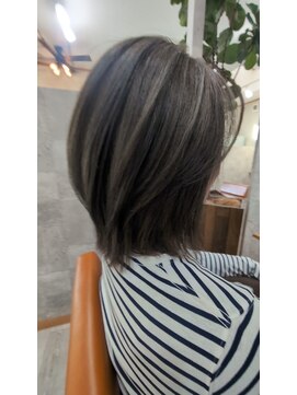 イル(iru) シークレットハイライト/白髪ぼかし/ショート/Miku