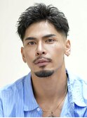 黒髪ツーブロックフェードショートフェザーパーマ