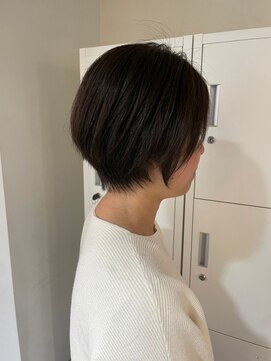 カミエ(kamie) 上品なブラウンショート × 3つのケアで叶う艶髪