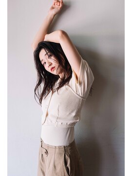 ヘアデザイン ソラ(Sola) ナチュラルヘルシーロング 顔まわりロングレイヤー×暗髪