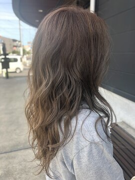 サロン クラッチ クリエイティブ コンセプト(salon CLUTCH creative concept) ナチュラルグレージュ ×ナチュラルハイライト