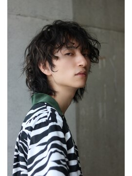 ネイビー(NAVY) マッシュウルフ　黒髪　スパイラルパーマ　マッシュ