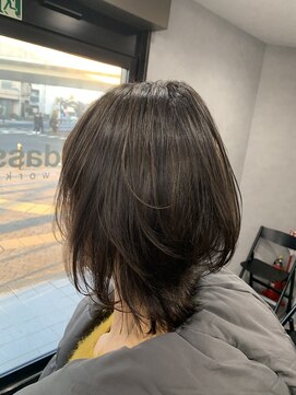 バダス(Badass) ハイライトカラー、ミディアムウルフ