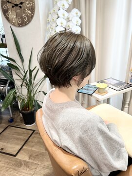 マカナ(makana) ふわっとショートボブ