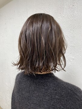 ワースホワイル(WORTH WHILE) 大人ガーリーダークアッシュミディアムレイヤーカットブリーチ