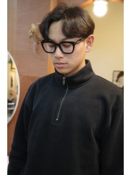 エディ(Edy) ニュアンスパーマセンターパート韓国ヘアカルマヘア眉毛カット