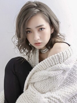 リア(LIAH) 【LIAH】レイヤーボブ/色素薄めグレージュ/コテ巻き風パーマ