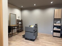 ニコ 川部店(Niko.)の雰囲気（1階　バリアフリーサロン　広々とした個室空間です！）