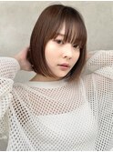 大人ガーリー切りっぱなしボブシアーベージュバングあり