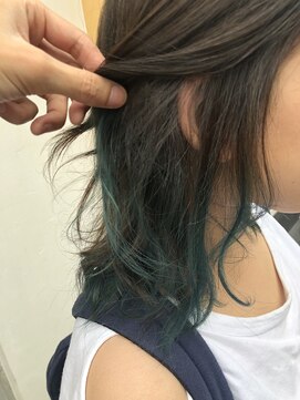 ビヨンドイー(beyond E) イヤリングカラーエメラルド