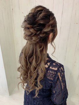 ルナクレセント (Luna crescent) パーティーハーフアップ