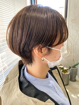 テトヘアー(teto hair) ハンサムショート、センターパート、アッシュブラウン